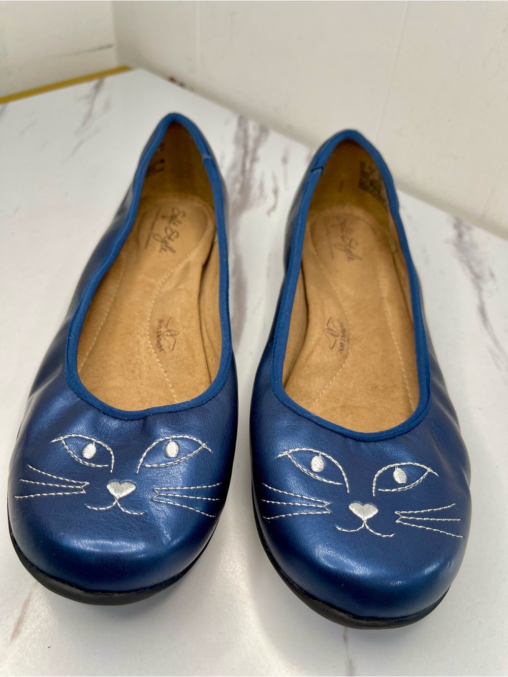 Soft Style Blue Ballet Flats with Silver Cat Face Size 8.5M - Picture 3 of 7